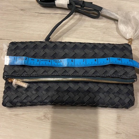 Sole Society NWOT Woven Crossbody/ Clutch Bag with Navy/ Gold Chain Strap - Picture 8 of 10